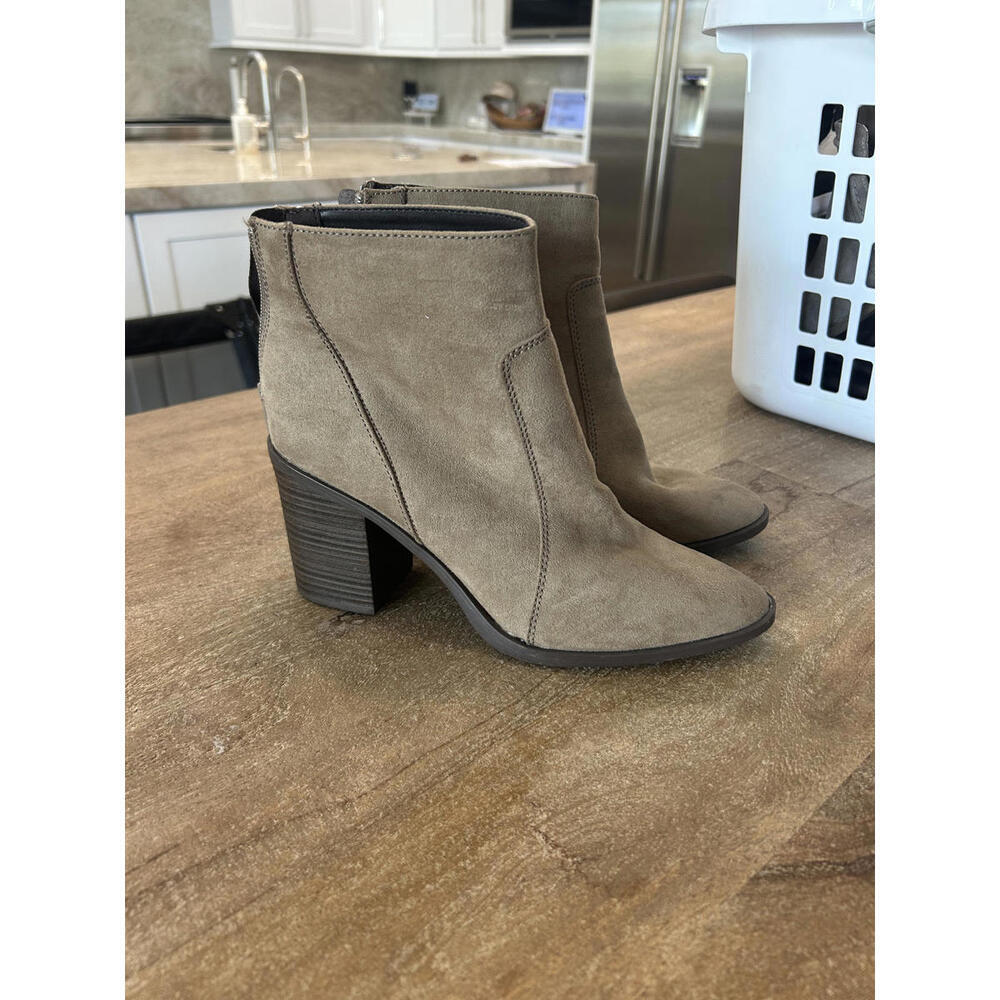 Women's Pink Lily Heeled Booties size 7.5